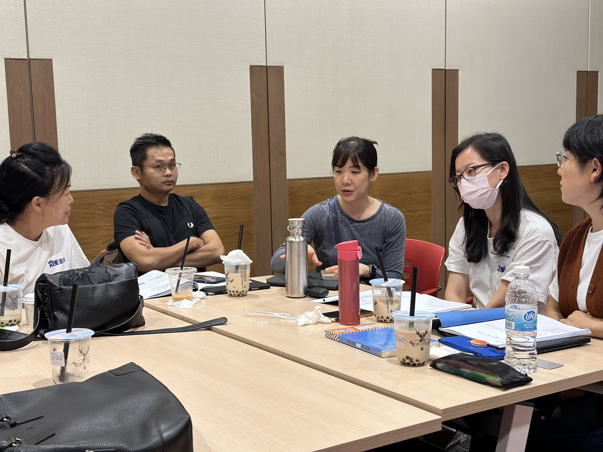 Champion Code 学员小组讨论现场